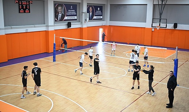 Kartepe’nin Gençlerine “Çiçek Gibi” Salon Yapıldı