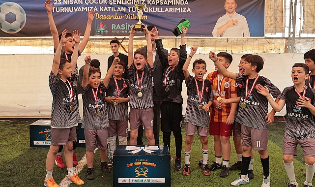 Nevşehir Belediyesi tarafından düzenlenen İlkokullar Arası 23 Nisan Halı Saha Futbol Turnuvası’nda şampiyon Necip Fazıl Kısakürek İlkokulu oldu