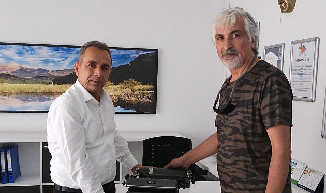 1950 model daktiloyu Kültür Evi’ne bağışladı