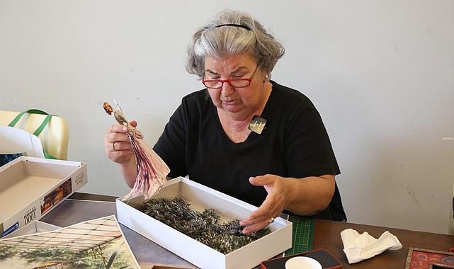 Prof. Dr. İsmail Aka Kütüphanesi ve Sosyal Etkinlik Merkezi’nde kursiyerlerin katılımıyla düzenlenen birbirinden eğitici kurslar yoğun ilgi görüyor