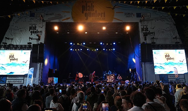 Plaklar sekizinci kez Kadıköy’de döndü