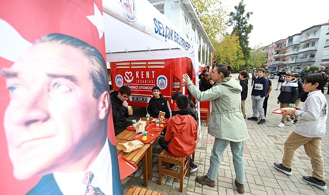 Efes Selçuk’ta Her Şey Çocuklar İçin: Öğrenci Otobüsü Büyük İlgi Gördü