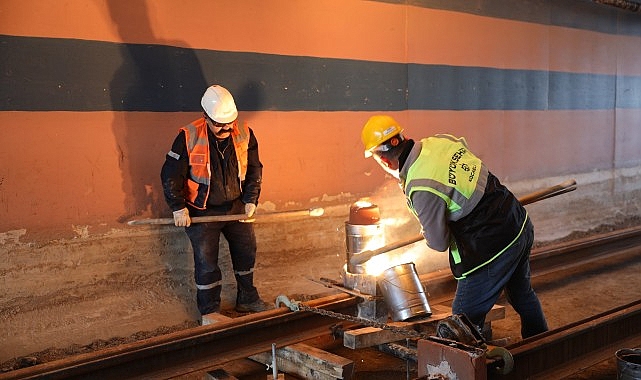 Alikahya tramvay hattında raylar döşeniyor; Kocaeli raylı sistemlerde de marka olacak