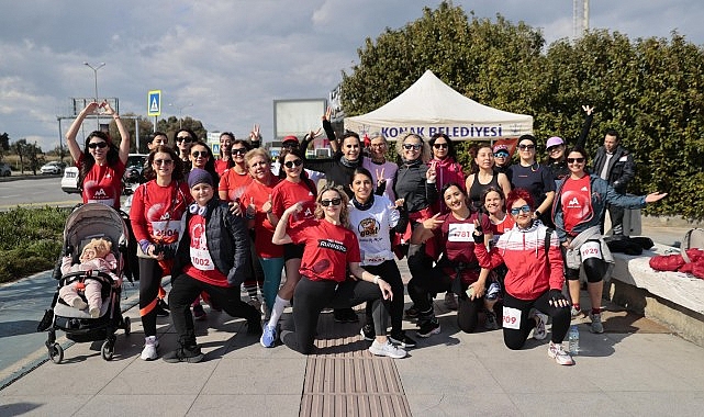 Konak’ta ‘Sevdiğine Koş’ ile her adım sevgiye atıldı