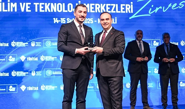 Sanayi ve Teknoloji Bakanı Kacır’dan Konya Bilim Merkezi’ne “En İyi Yenilikçi Uygulamalar” Ödülü