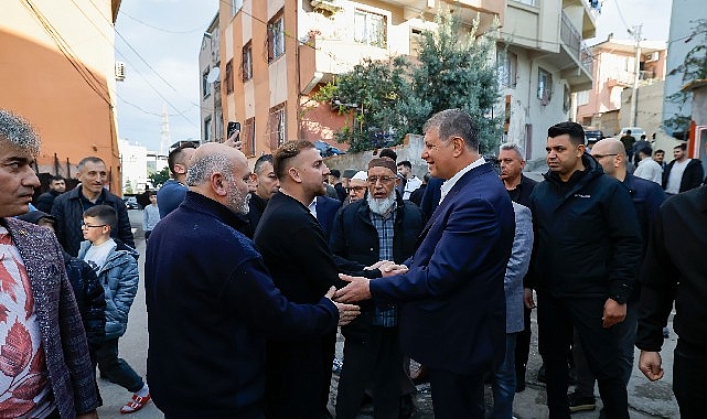 Başkan Tugay, yurttaşlarla bayramlaştı