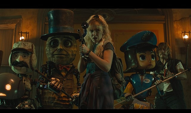 Başrollerini Millie Bobby Brown ve Chris Pratt’in Paylaştığı “Sanal Ülke”, 14 Mart’ta Netflix’te