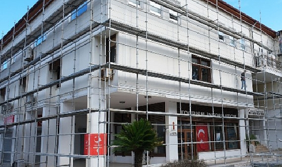 Belediye binasında tadilat çalışmaları başladı