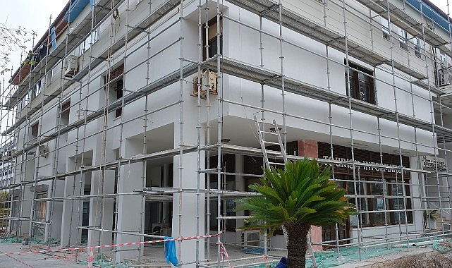 Belediye binasında tadilat çalışmaları devam ediyor