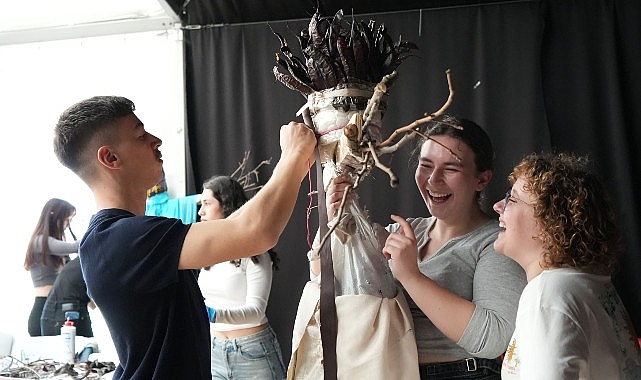 BİLGİ’li öğrenciler, gıda israfına dikkat çekmek için atıklardan korkuluk tasarladı