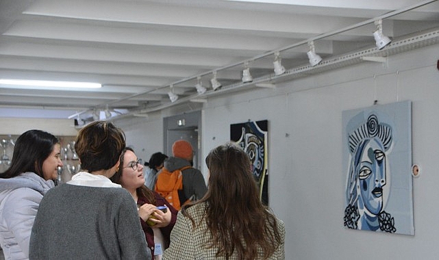 EÜ’de “Atık Kumaşlardan Kübist Portreler Sergisi” açıldı