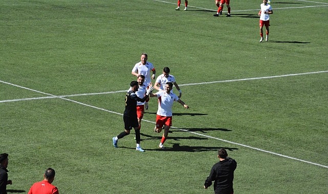 Lider üç puanı 5 golle kazandı