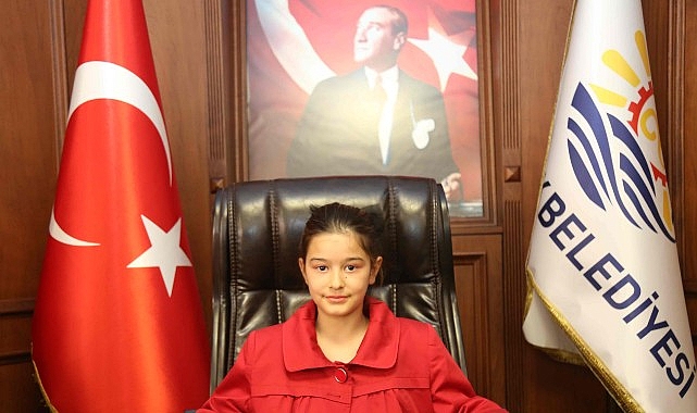 Başkan Sezer koltuğunu Aslı Çırak’a devretti