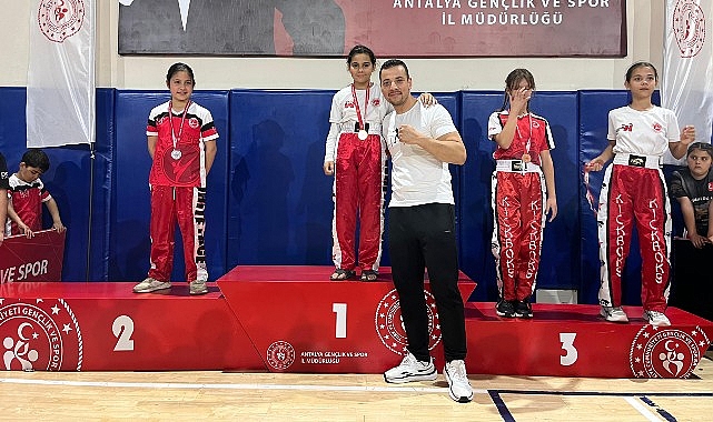 Belediye kick boks sporcularından büyük başarı